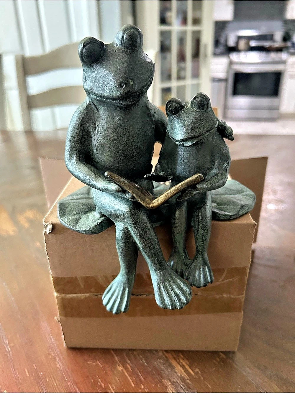 SPI Home Parent and Kid Reading Frog Shelf Sitter Frog Shelf Sitter Green NWT